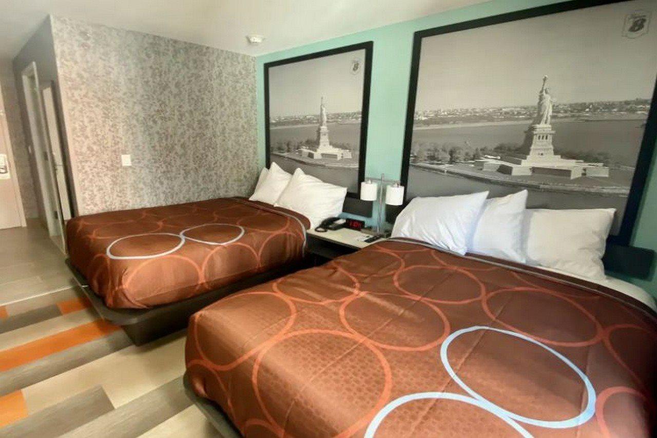 Hotel Super 8 By Wyndham Brooklyn Williamsburg New York Esterno foto