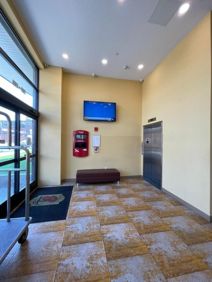 Hotel Super 8 By Wyndham Brooklyn Williamsburg New York Esterno foto