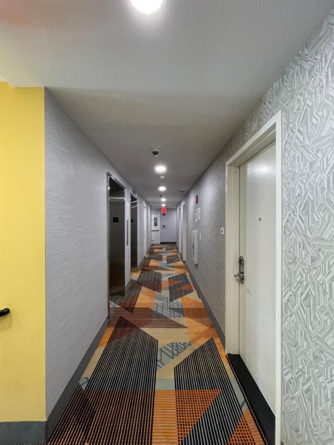 Hotel Super 8 By Wyndham Brooklyn Williamsburg New York Esterno foto
